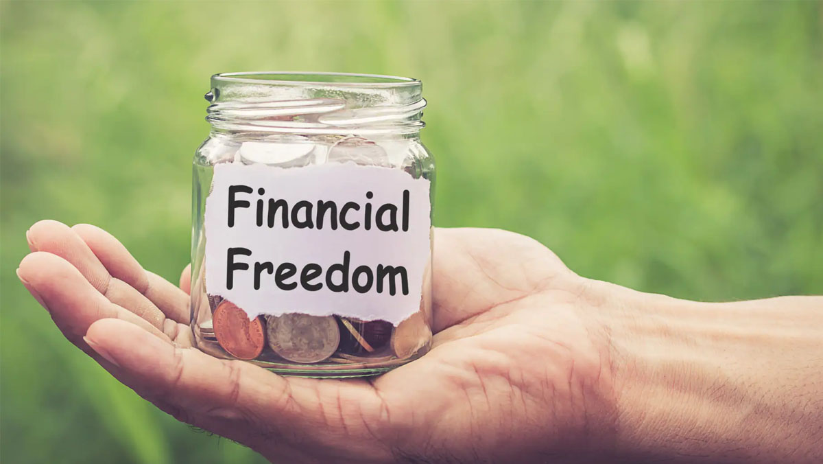 ۹ عادت مالی که افراد منظم را به ثبات و آزادی مالی می‌رساند